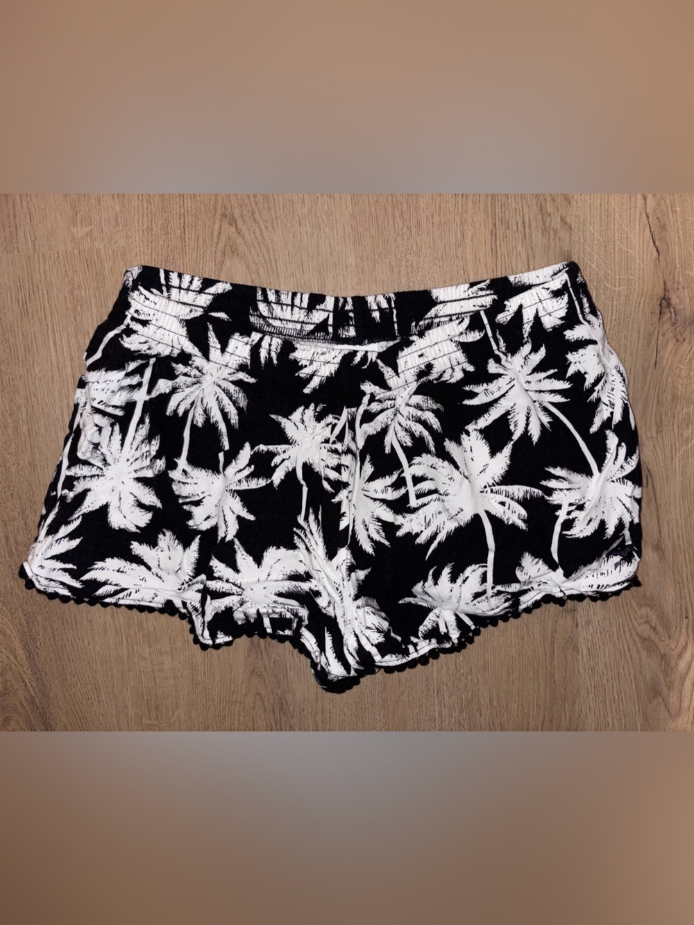 PINK Palm Print Shorts Black & White Size Medium Like New